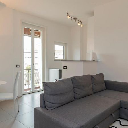 Cosy 1 Bed Flat With Terrace Lägenhet Milano Exteriör bild
