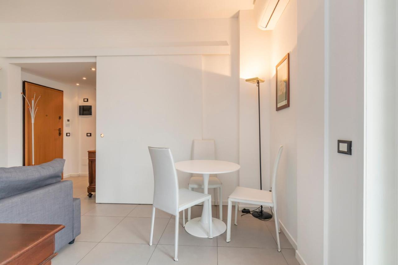 Cosy 1 Bed Flat With Terrace Lägenhet Milano Exteriör bild